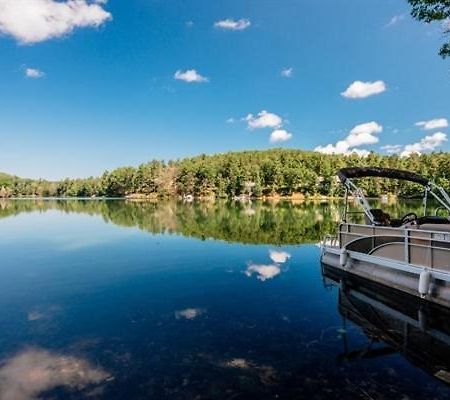 Boathouse On Arbutus Lake Травърс Сити Екстериор снимка