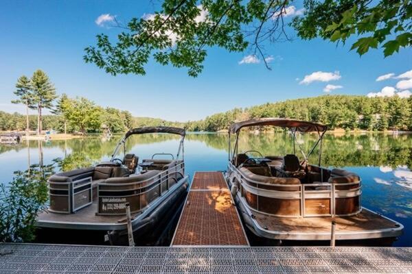 Boathouse On Arbutus Lake Травърс Сити Екстериор снимка