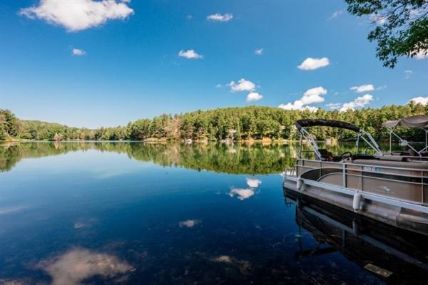 Boathouse On Arbutus Lake Травърс Сити Екстериор снимка