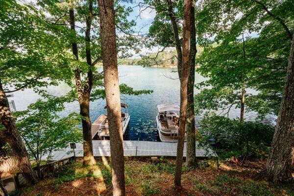 Boathouse On Arbutus Lake Травърс Сити Екстериор снимка